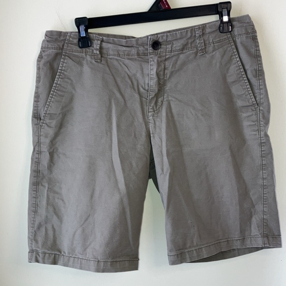 Old Navy khaki cargo shorts size 8 - Picture 2 of 7